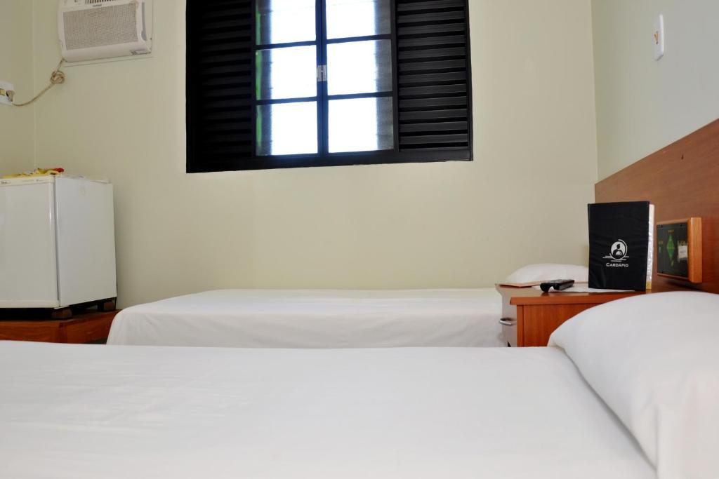 Hotel Carolina Plaza Uberaba Zimmer foto